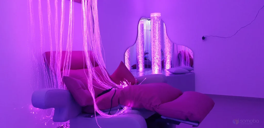 cascade de fibre optique, fauteuil, colonne à bulles, miroir