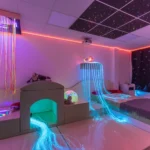 salle sensorielle, crèche, cascade fibre optique, LED, ciel étoilé, construction en mousse