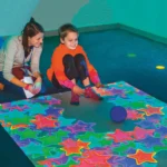 enfant, jeune garçon, handicap, jeu, stimulation