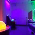 salle d'apaisement, lit à eau, couleurs, miroir, colonne à bulles