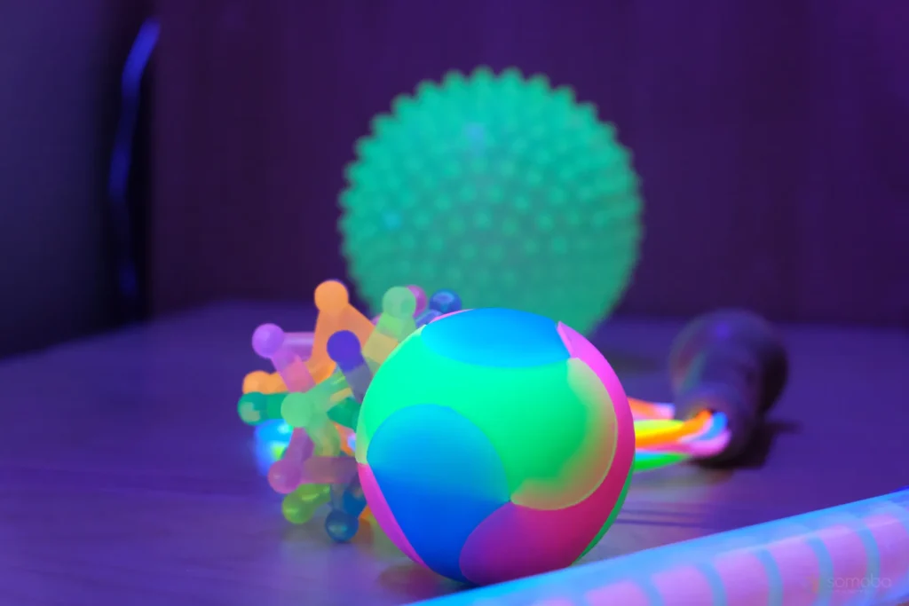 balle sensorielles de couleurs avec picots, fosfluorescence