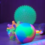 balle sensorielles de couleurs avec picots, fosfluorescence