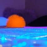 fibre optique avec balle à picots et matériel sensoriel