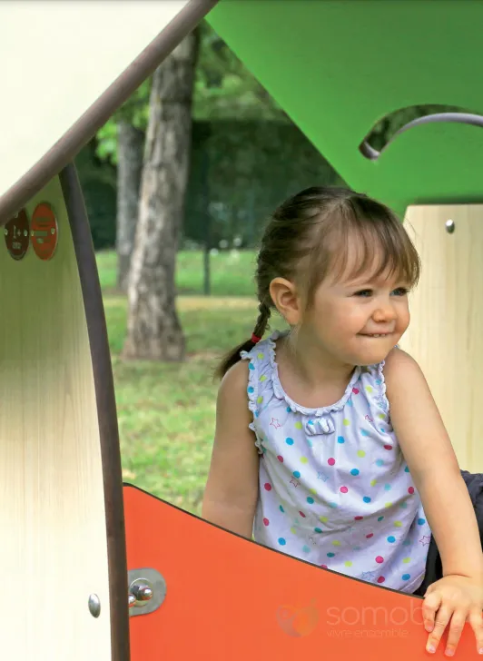 petite fille souriante, extérieur, jeux