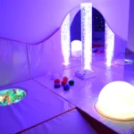 espace sensoriel, colonne à bulles, boule lumineuse, aquarium, matériel sensoriel, tapis, miroir