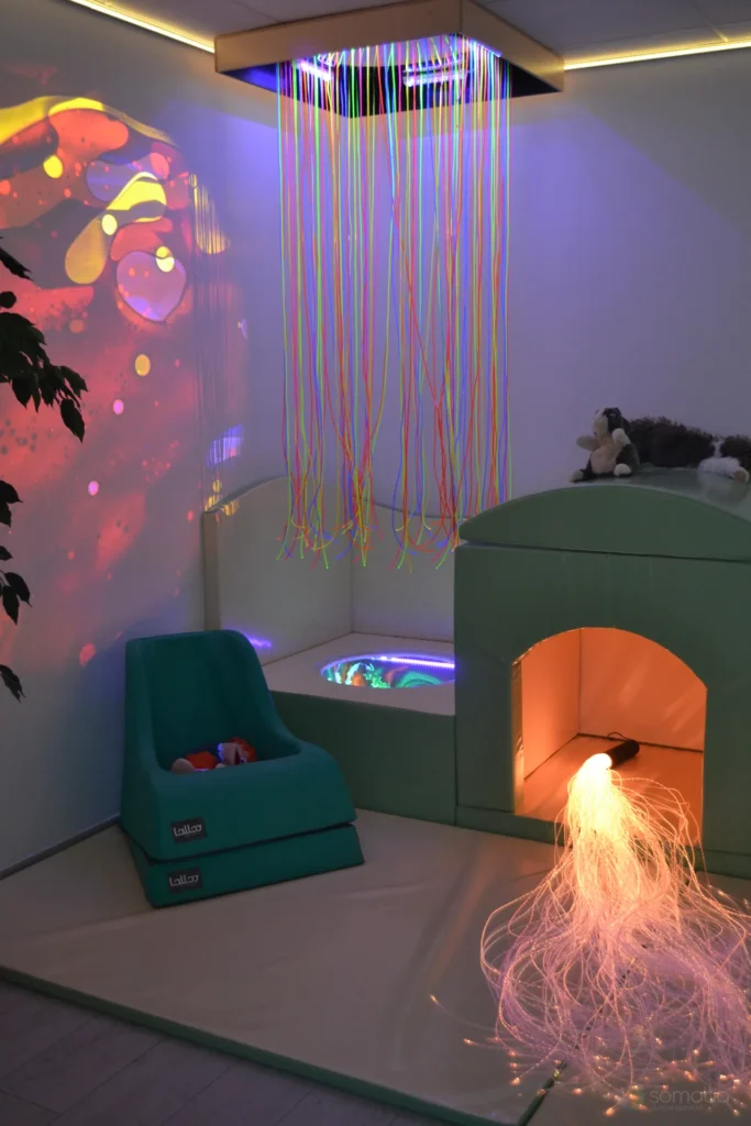 cascade de fibre optique coloré, fibre optique, projection, aquarium, peluche, construction en mousse