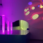 salle sensorielle, colonnes à bulles, miroir, projection