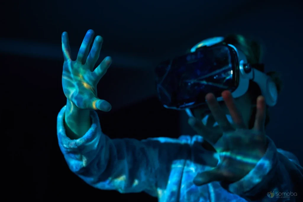 casque de réalité virtuelle, petit garçon 