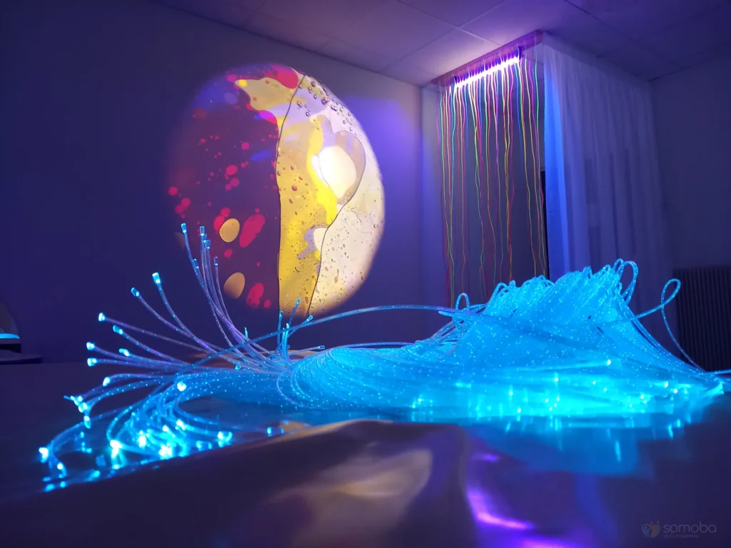 fibre optique, cascade de fibre optique, projection, lit à eau, rideau