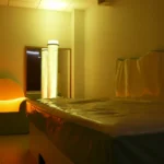 salle sensorielle, fauteuil, fibre optique, colonne à bulles, lit à eau